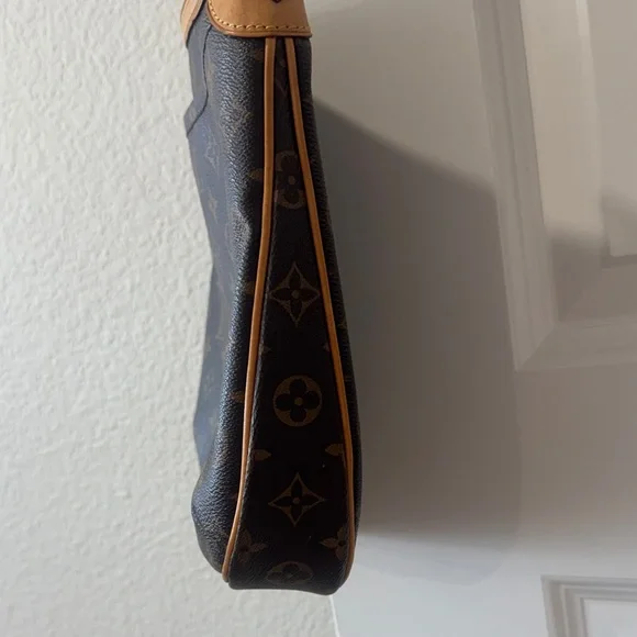 Louis Vuitton Monogram Canvas Shoulder Bag - Picture 7 of 17
